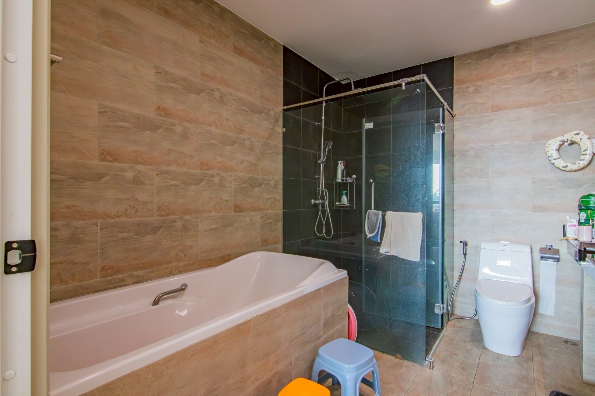 Specious Living area 2 beds 3 baths in Gardenia (FQ) for SALE photo 14