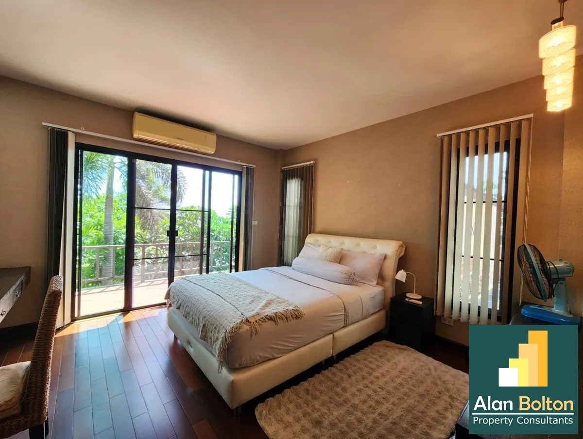 Bali Style 3 Bed 3 Bath Pool Villa In East Pattaya photo 11