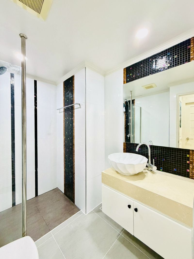 Newly Renovated Corner unit Condominium For Sale In East Pattaya photo 30