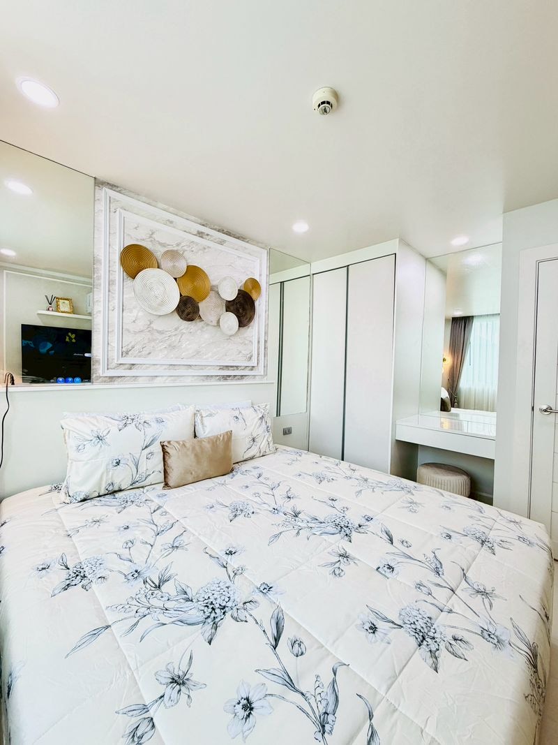 Newly Renovated Corner unit Condominium For Sale In East Pattaya photo 32