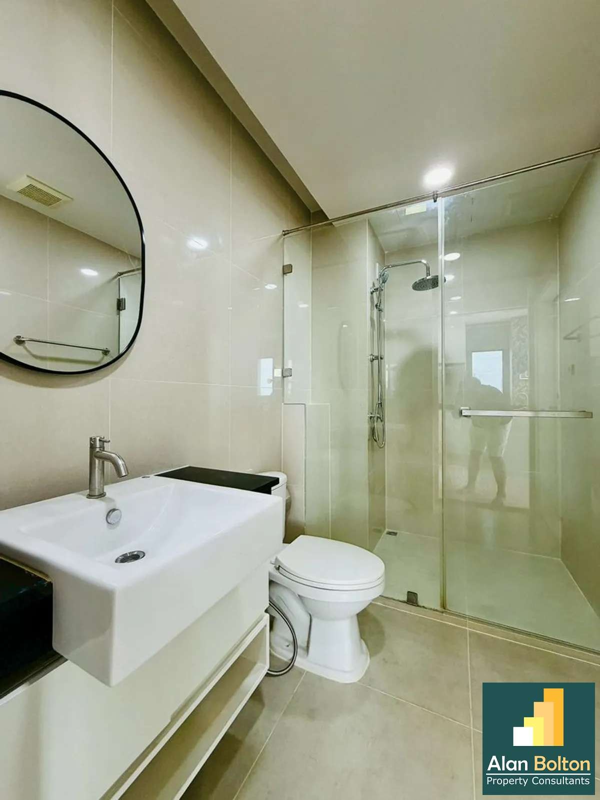 Newly Renovated Corner unit Condominium For Sale In East Pattaya photo 4