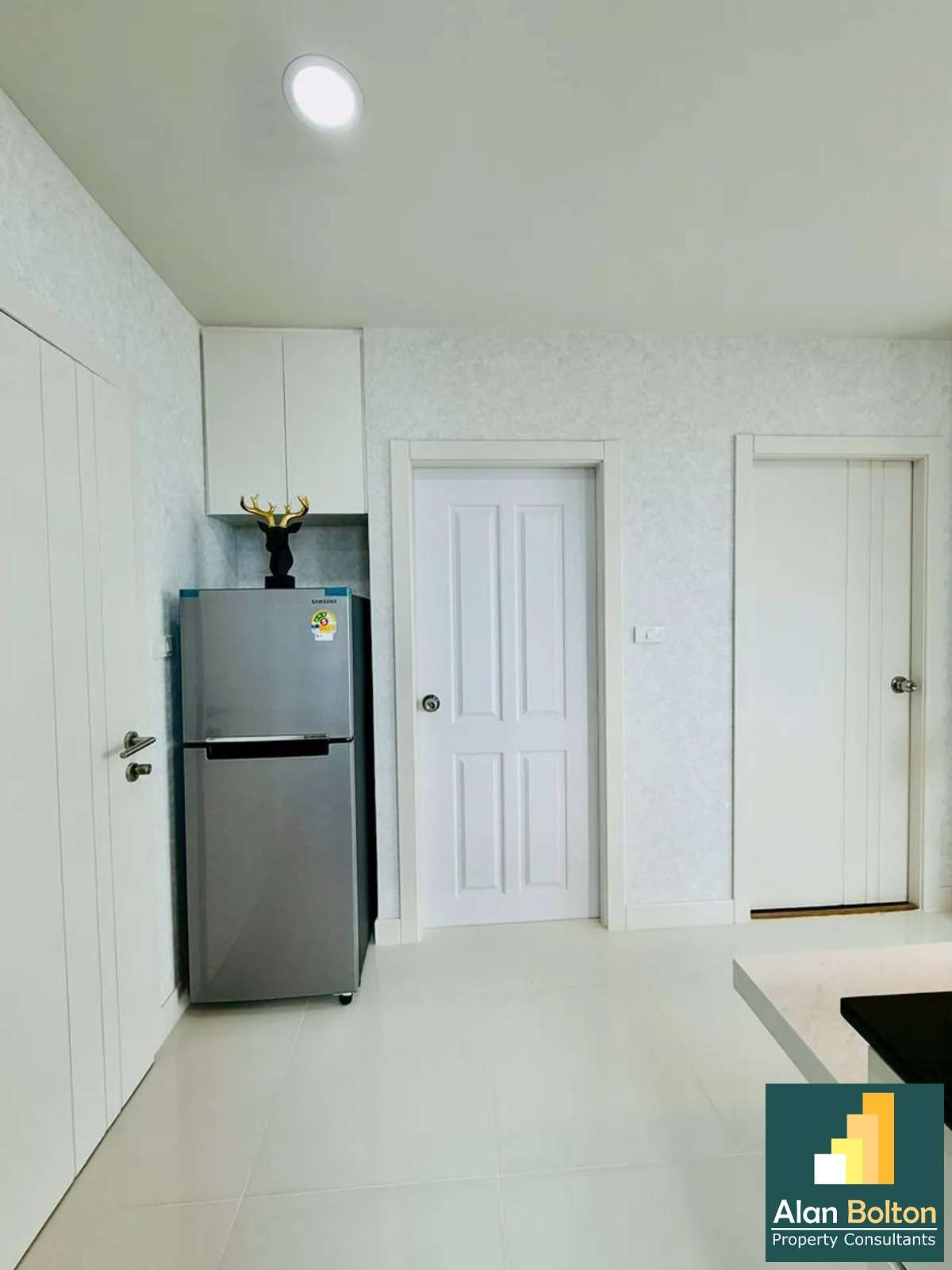 Newly Renovated Corner unit Condominium For Sale In East Pattaya photo 3