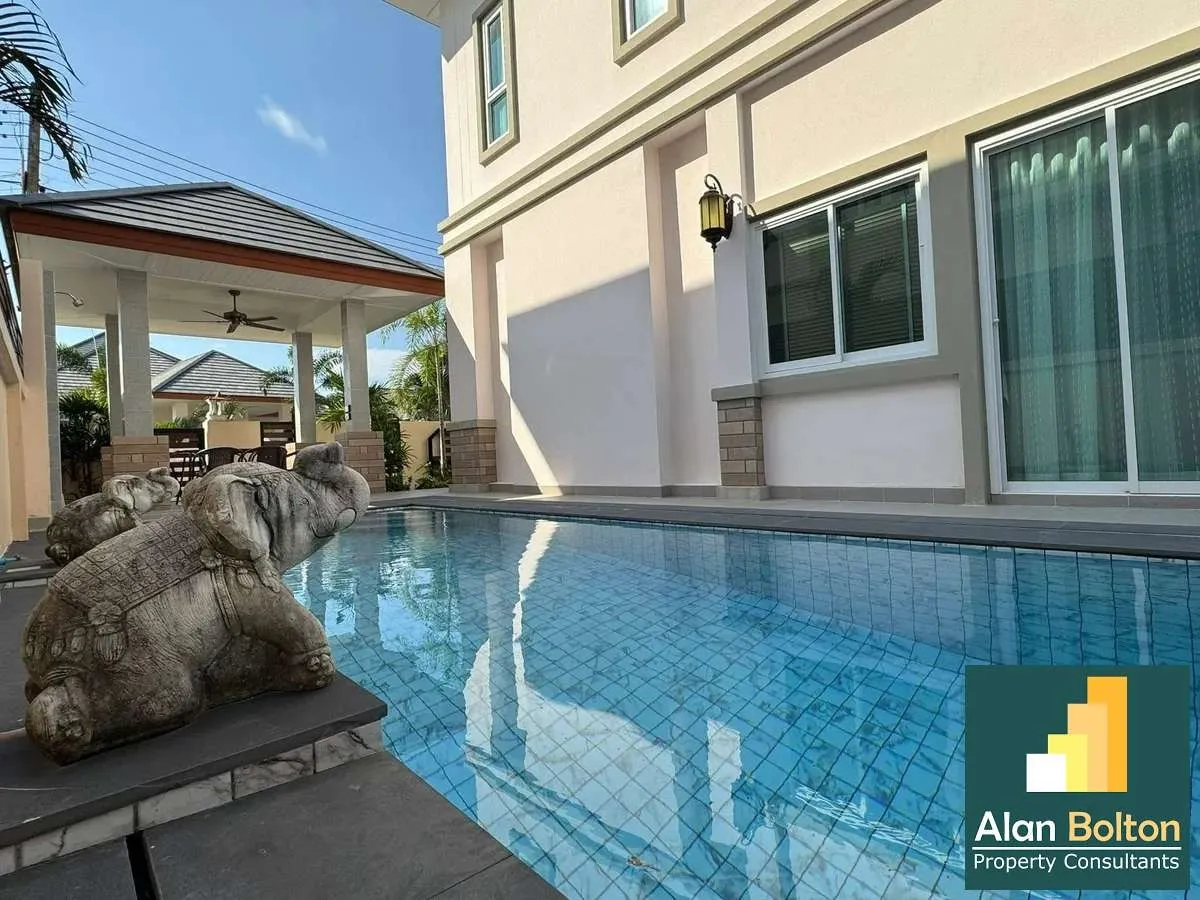 Pool Villa 4 Bedrooms 4 Bathrooms For rent In Huay yai
