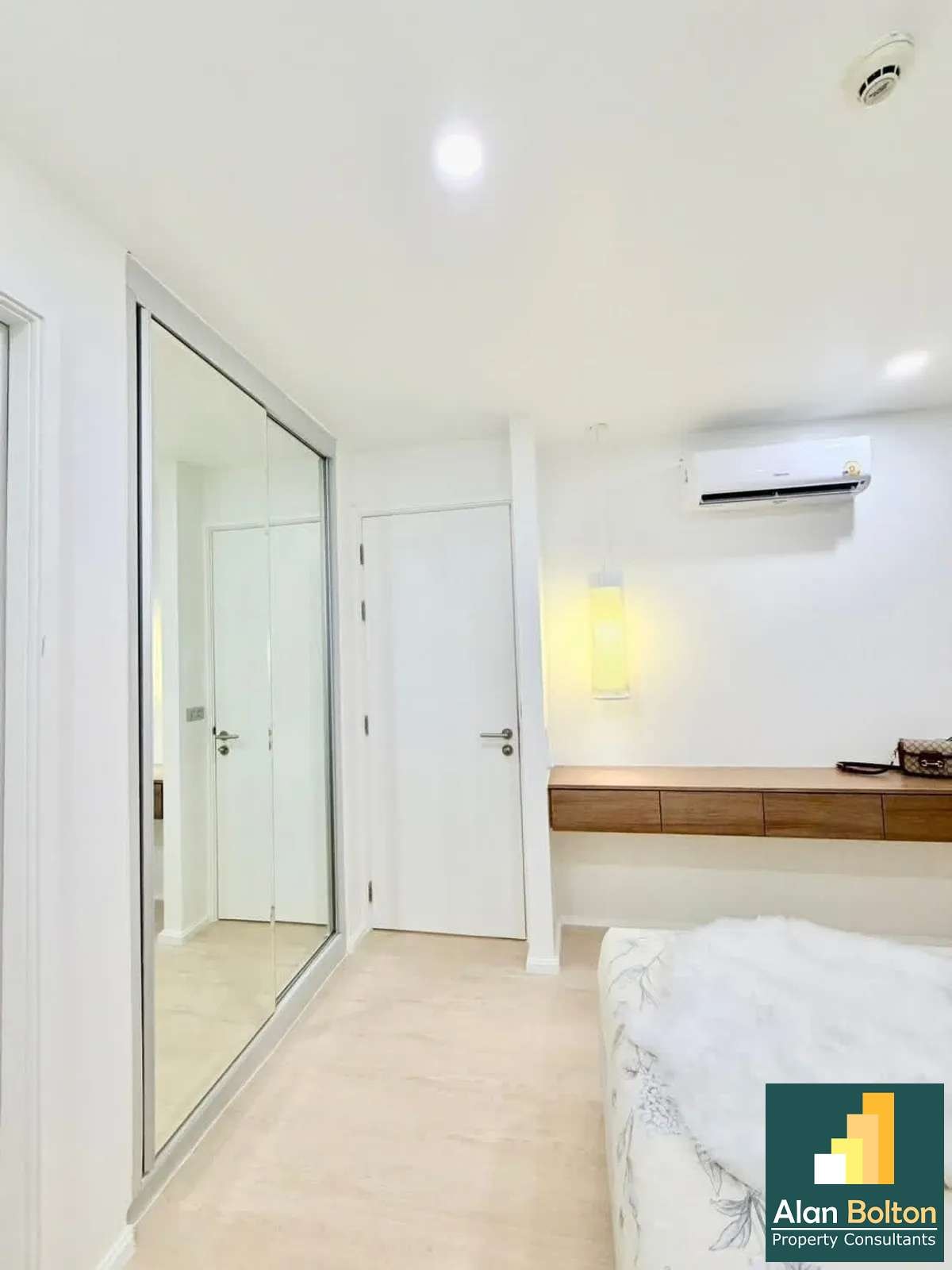 Newly Renovated Condominium For Sale In Jomtien photo 5