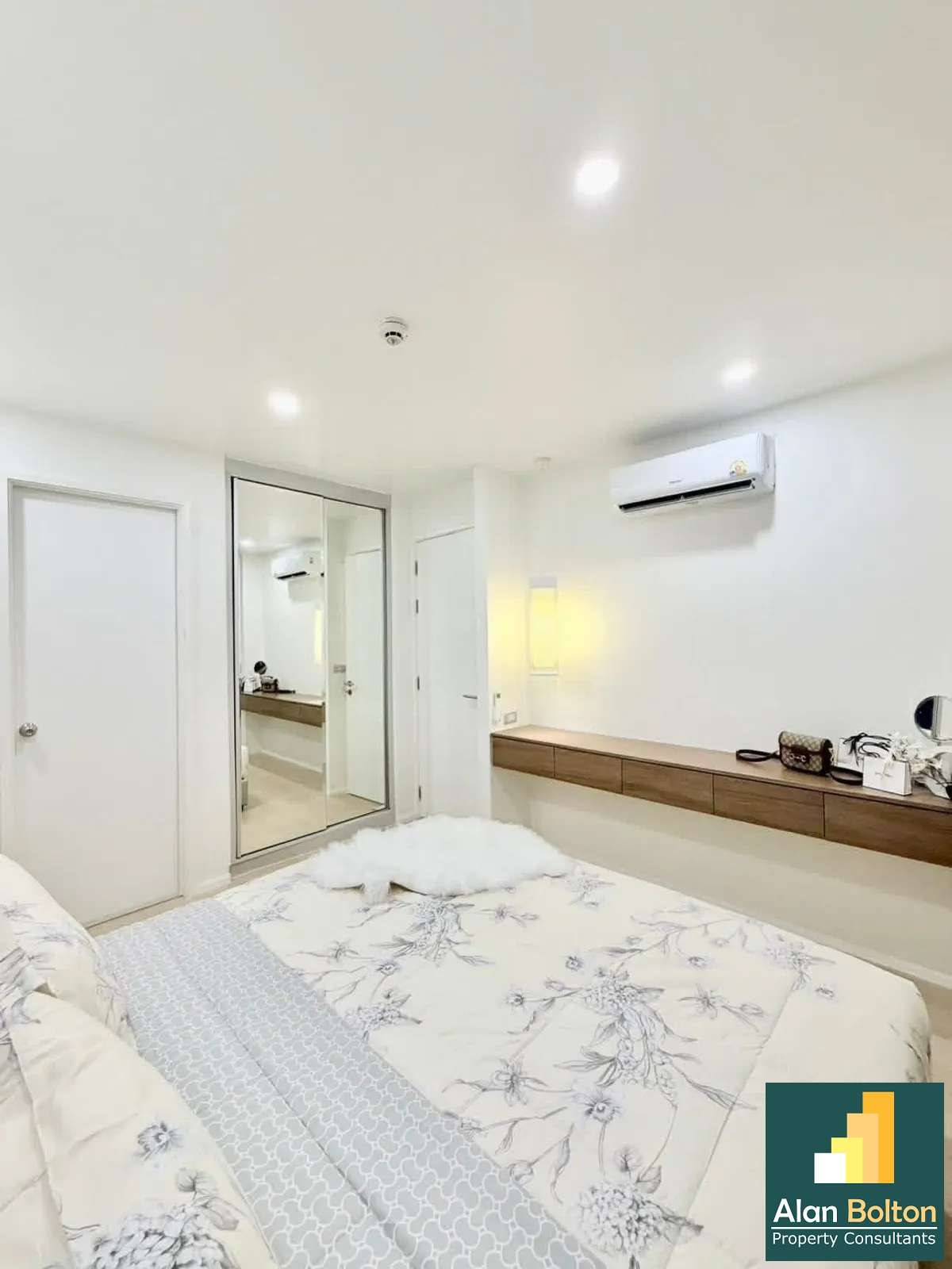 Newly Renovated Condominium For Sale In Jomtien photo 6