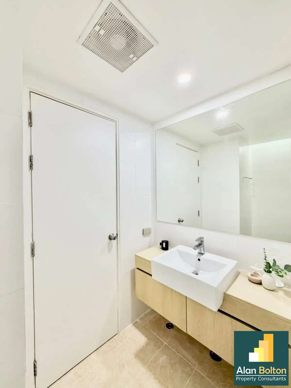 Newly Renovated Condominium For Sale In Jomtien photo 11