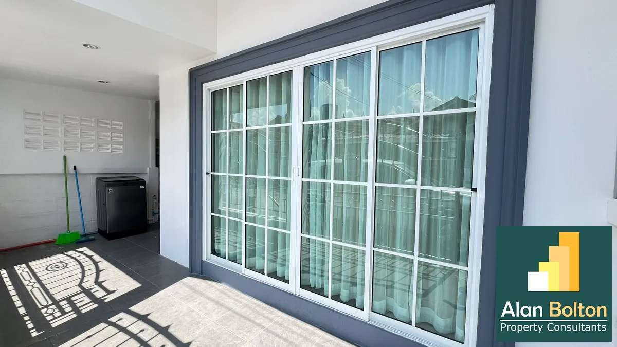 2 Bedroom 1 Bathroom un East Pattaya photo 10