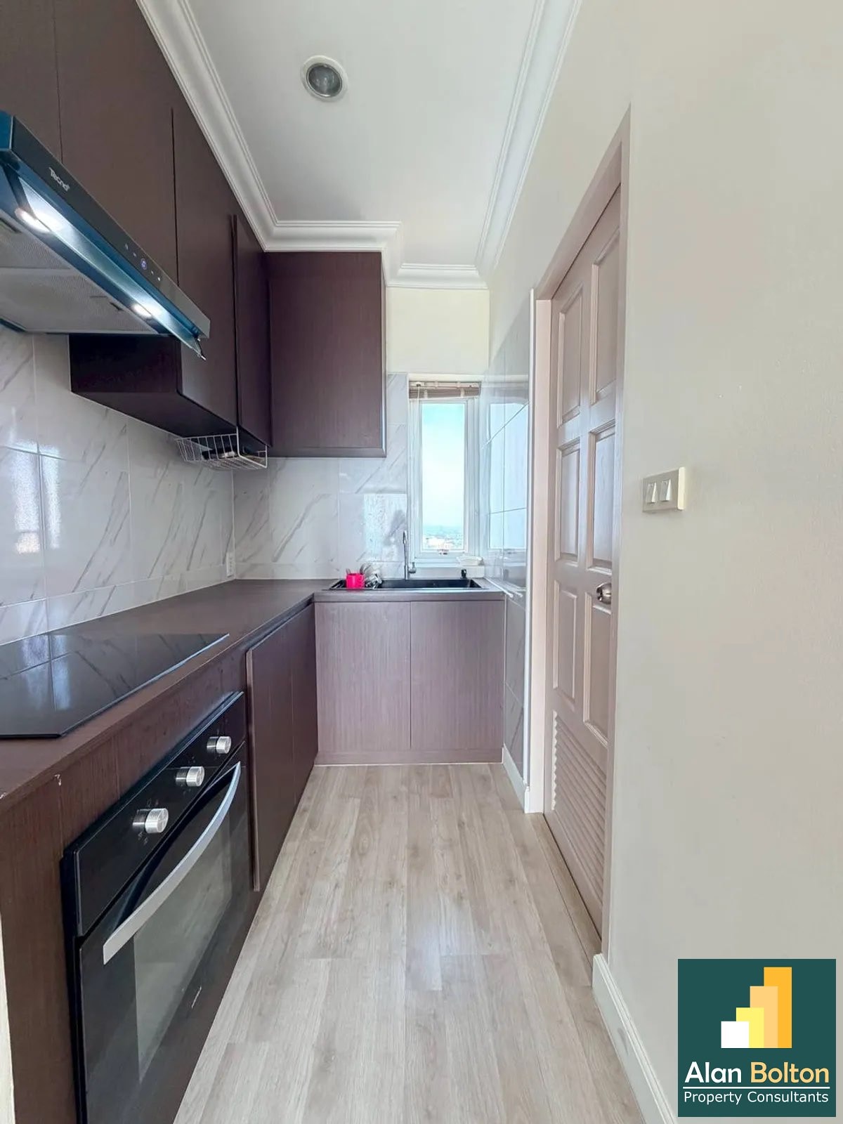 Large One Bedroom Condo for sale In Wongamat photo 10