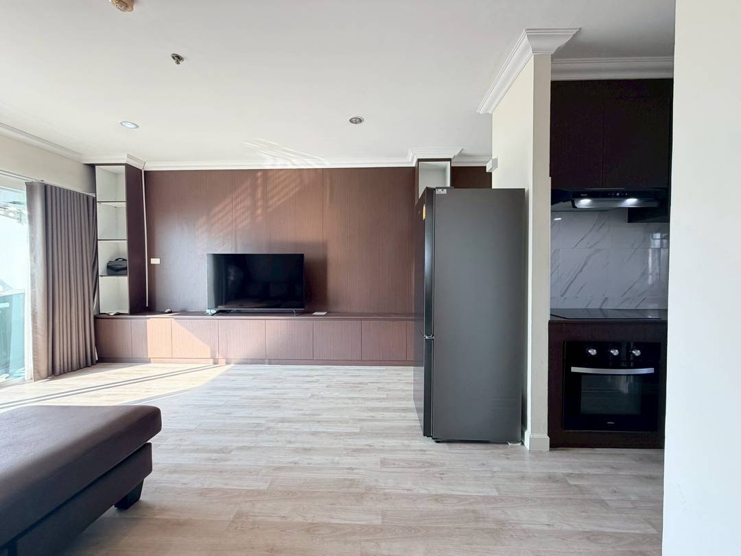 Large One Bedroom Condo for sale In Wongamat photo 12