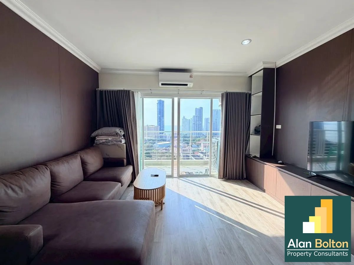 Large One Bedroom Condo for sale In Wongamat photo 8