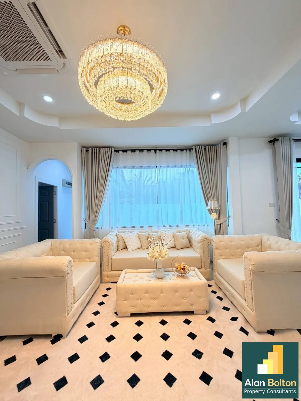 Newly Renovated Pool villa For Sale In Nongprue photo 2