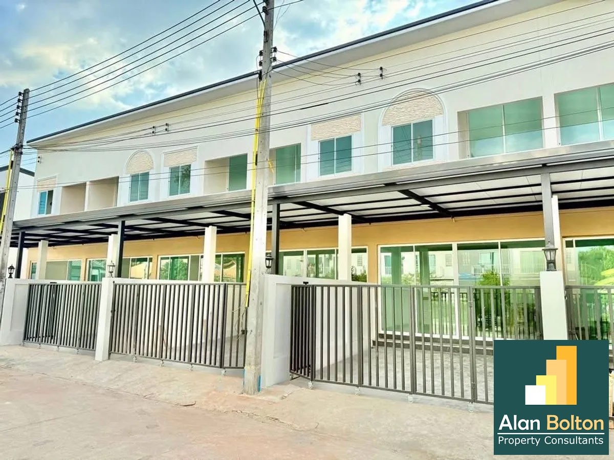 New Town Home For Sale Near Mabprachan Lake