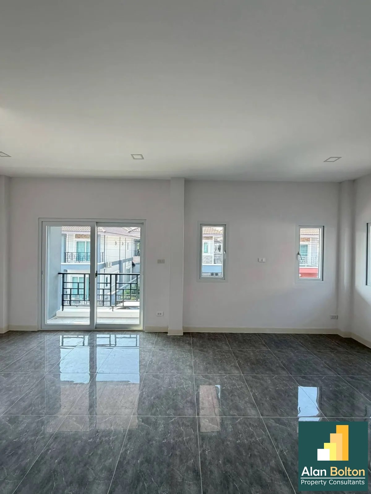 Single House For Sale (Unfurnished) In East Pattaya photo 15