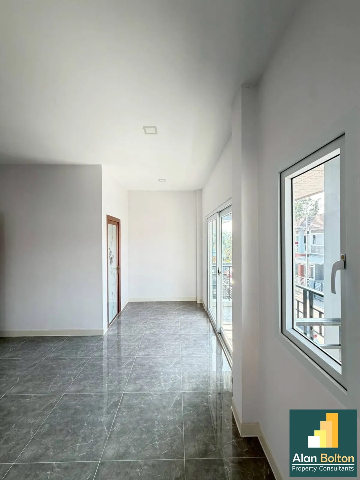 Single House For Sale (Unfurnished) In East Pattaya photo 8