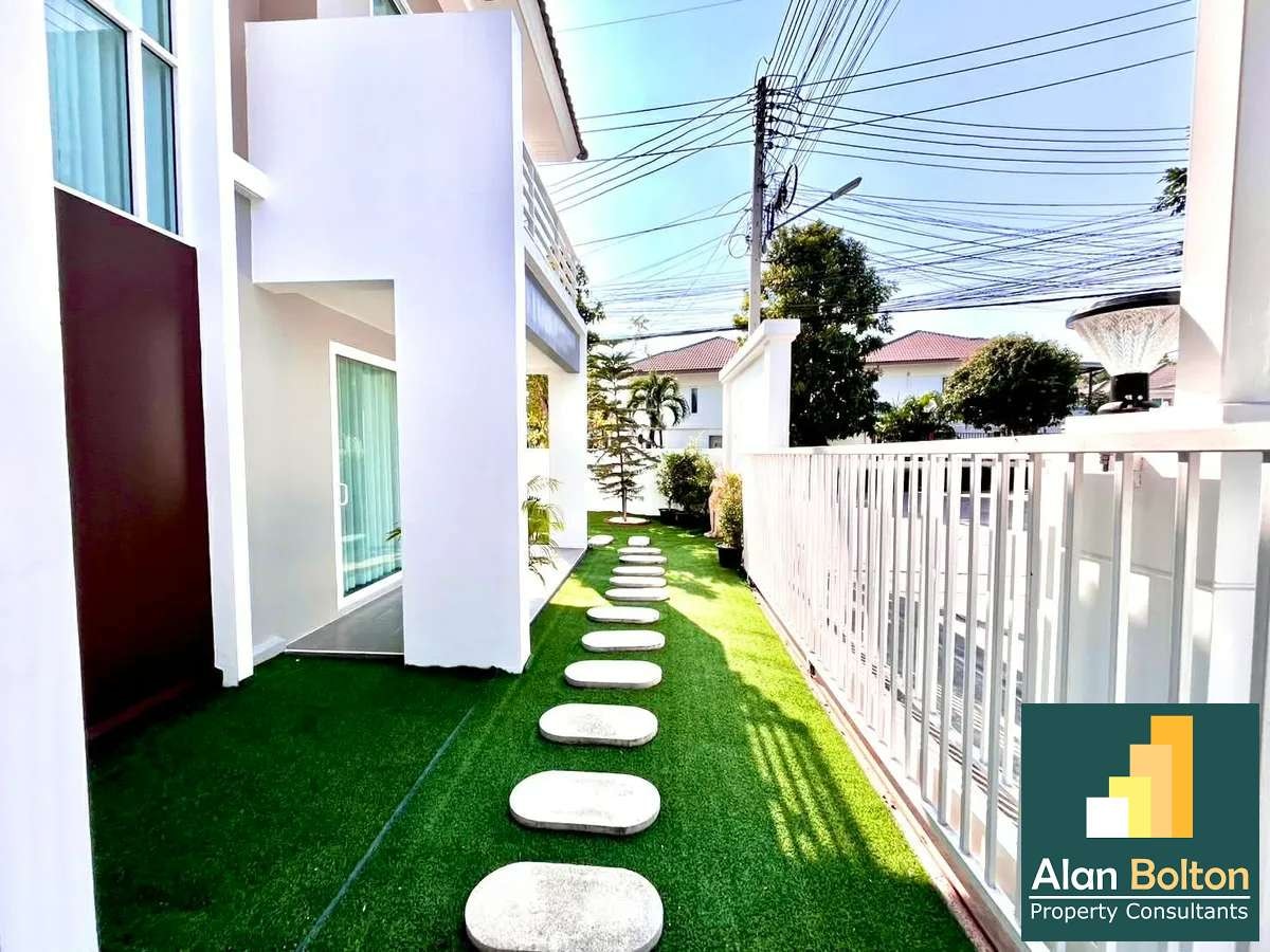 Corner unit house for sale photo 5