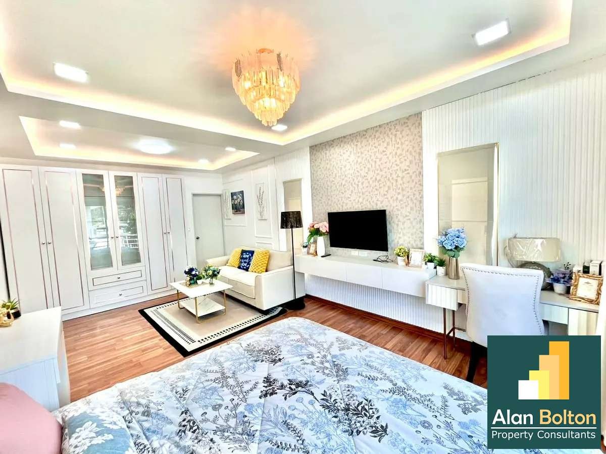 Corner unit house for sale photo 13