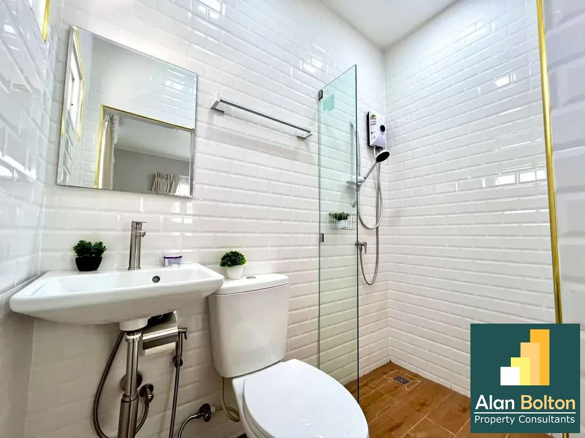 Corner unit house for sale photo 17