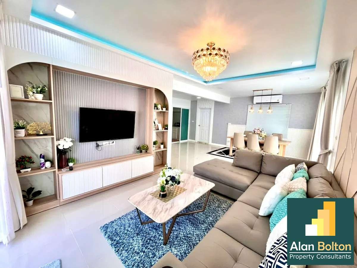 Corner unit house for sale photo 8