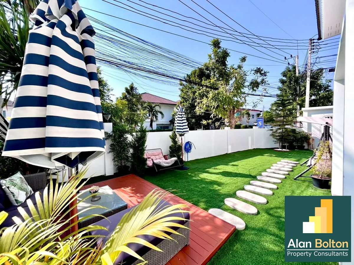 Corner unit house for sale photo 4