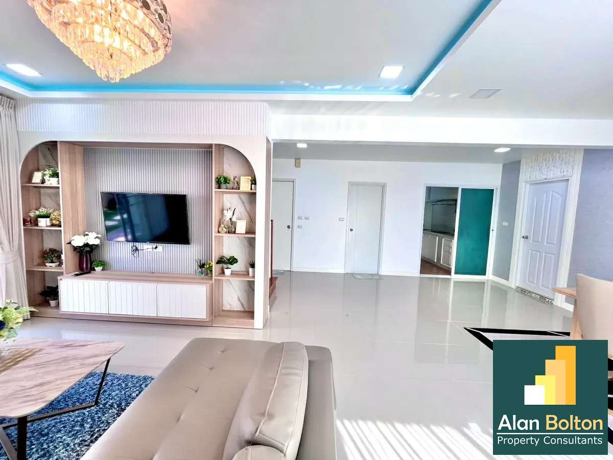 Corner unit house for sale photo 10