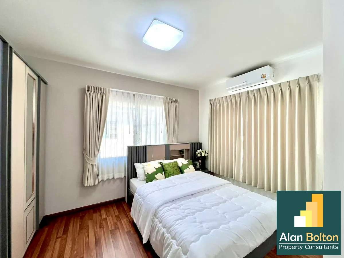 Corner unit house for sale photo 15