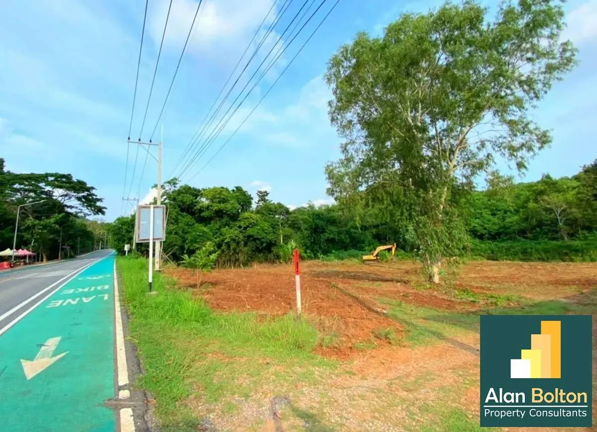 Land At Silverlake on The Main Road