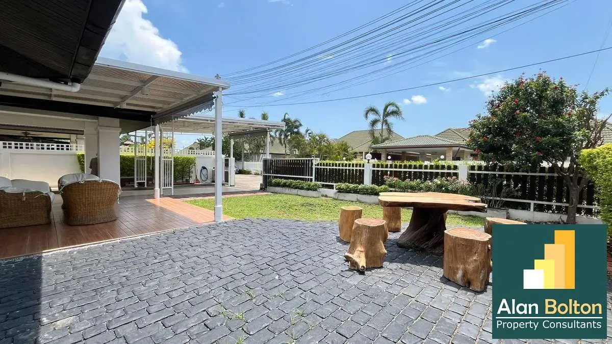 3 Bedrooms 2 Bathrooms in East Pattaya photo 3