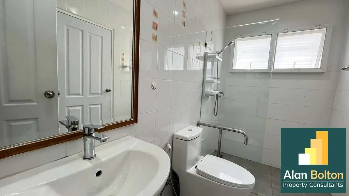 3 Bedrooms 2 Bathrooms in East Pattaya photo 7