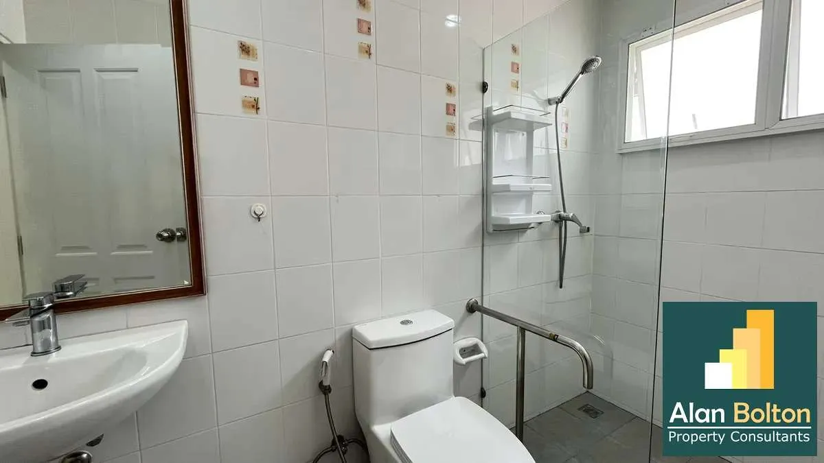 3 Bedrooms 2 Bathrooms in East Pattaya photo 8