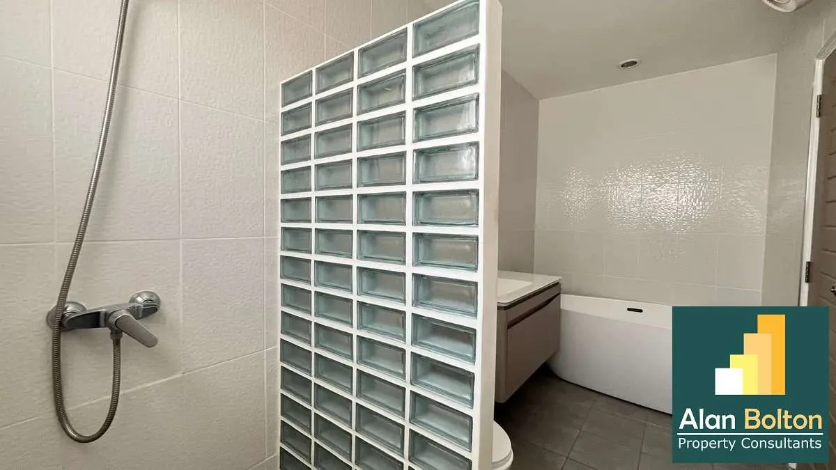 3 Bedrooms 2 Bathrooms in East Pattaya photo 9