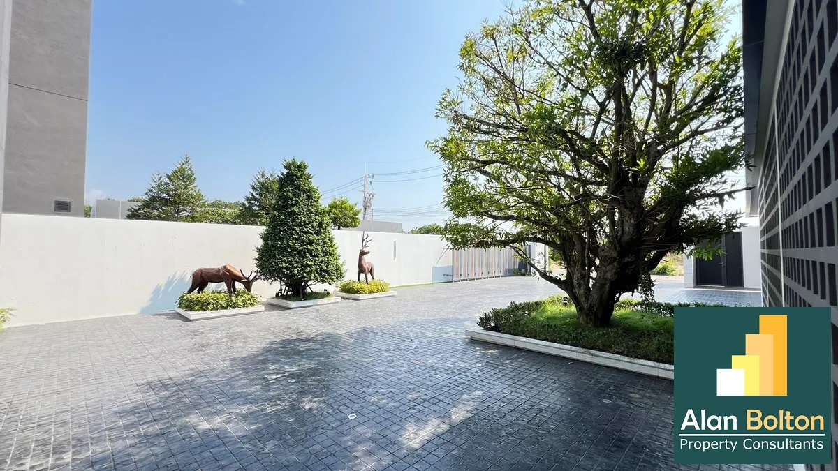 Modern Luxury Pool Villa 5 Bedrooms 7 Bathrooms in East Pattaya photo 4