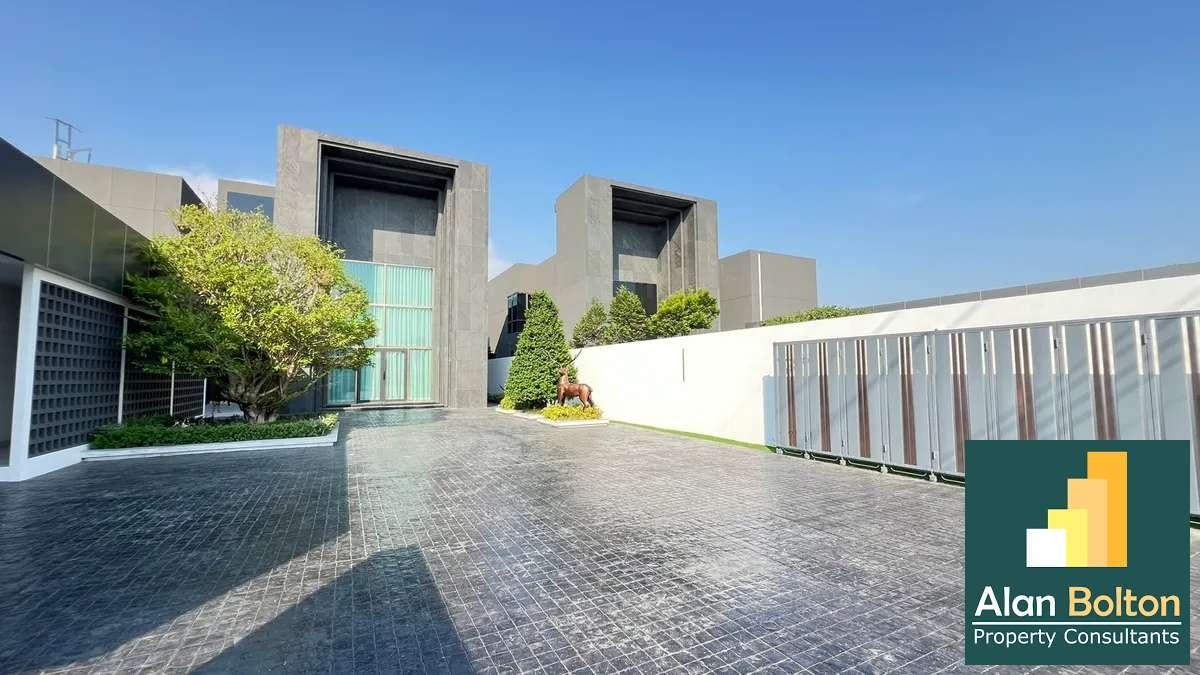 Modern Luxury Pool Villa 5 Bedrooms 7 Bathrooms in East Pattaya photo 2