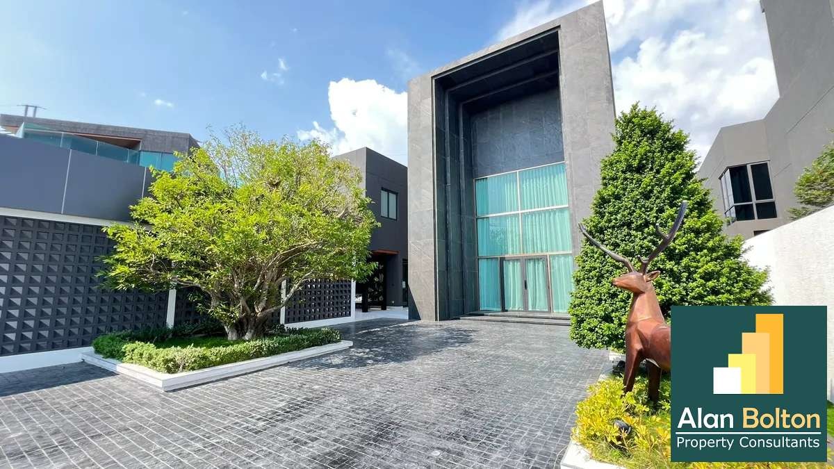 Modern Luxury Pool Villa 5 Bedrooms 7 Bathrooms in East Pattaya