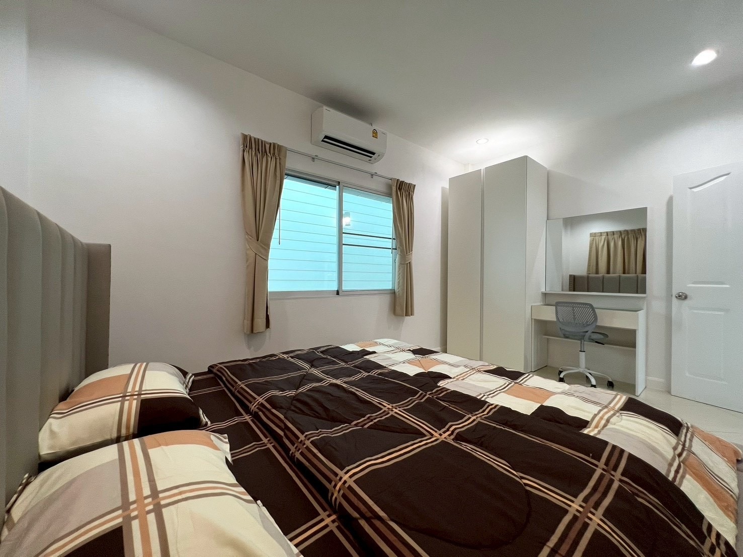 Modern Luxury Pool Villa 5 Bedrooms 7 Bathrooms in East Pattaya photo 47