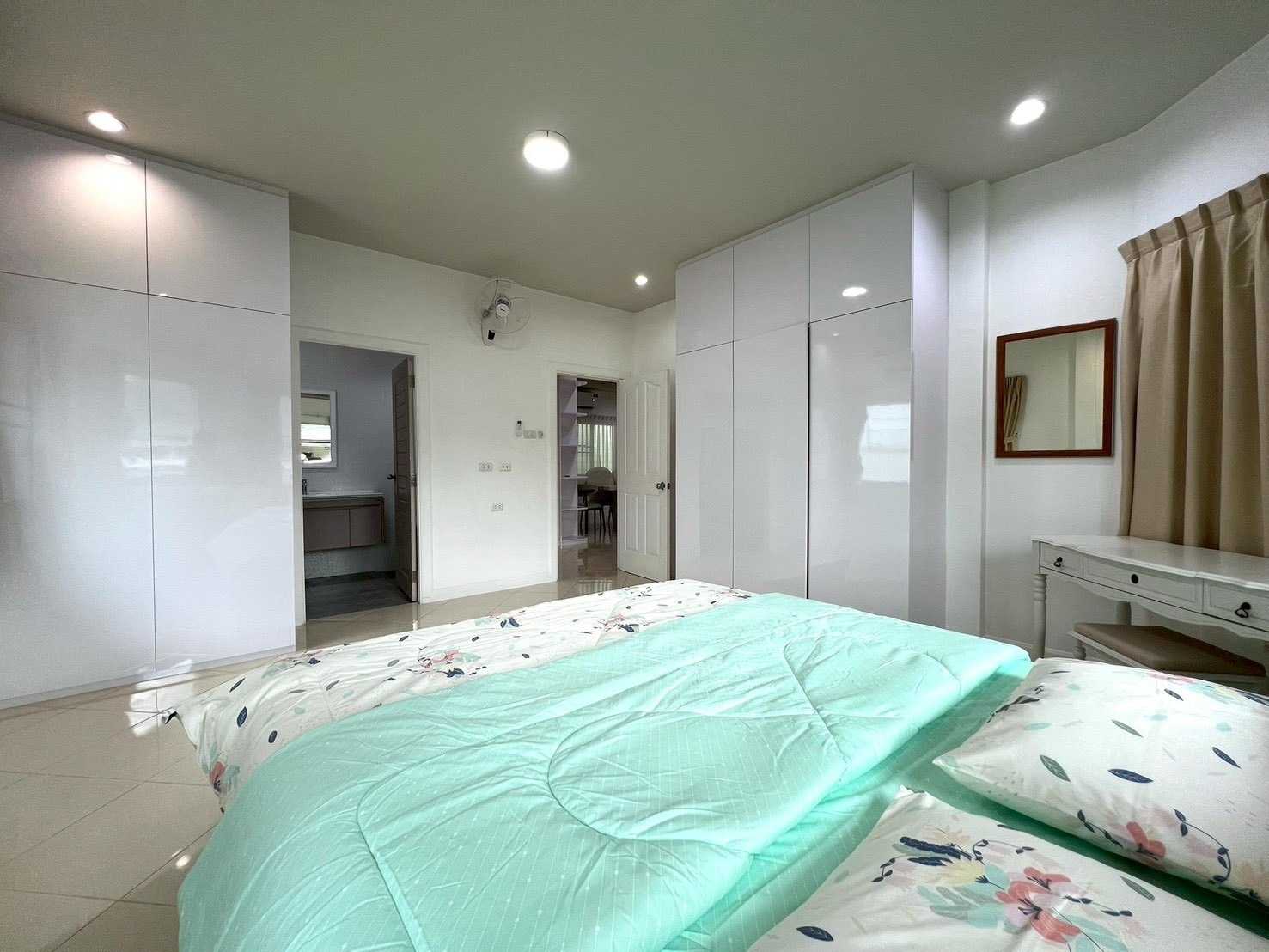 Modern Luxury Pool Villa 5 Bedrooms 7 Bathrooms in East Pattaya photo 41