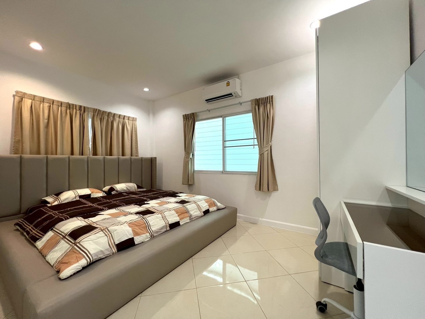 Modern Luxury Pool Villa 5 Bedrooms 7 Bathrooms in East Pattaya photo 52