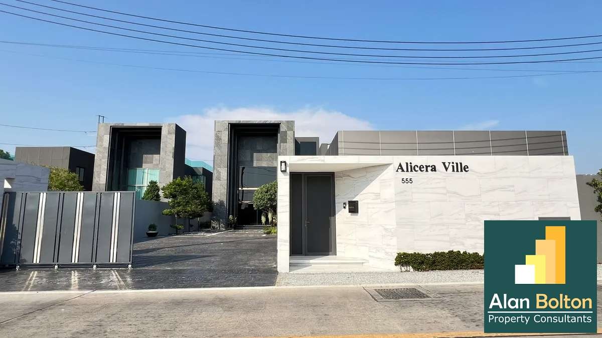 Modern Luxury Pool Villa 5 Bedrooms 7 Bathrooms in East Pattaya photo 3
