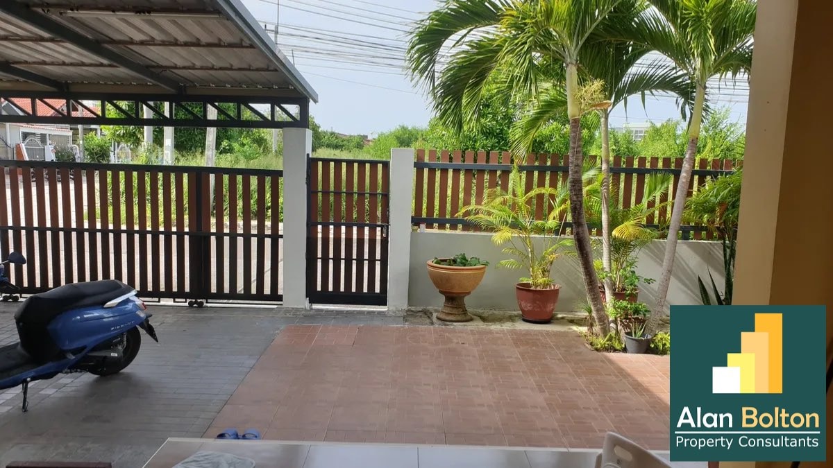 4 Bedroom House For Sale In East Pattaya photo 8