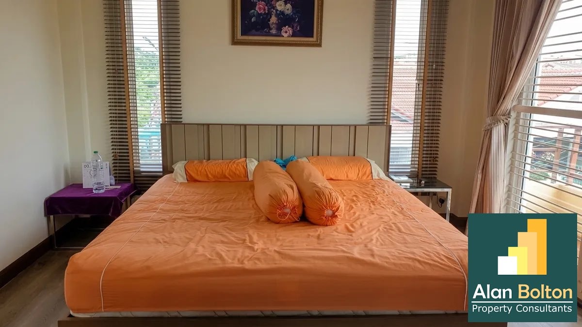 4 Bedroom House For Sale In East Pattaya photo 5