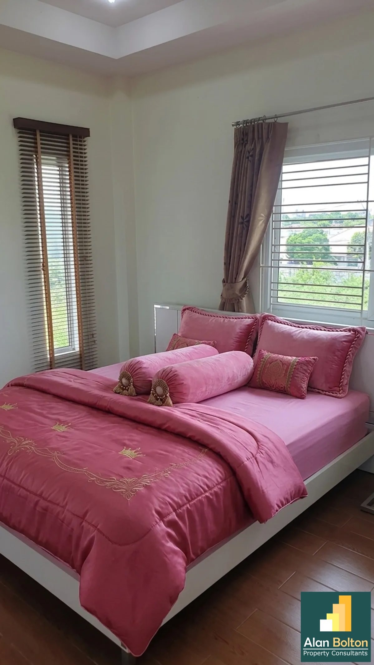 4 Bedroom House For Sale In East Pattaya photo 3