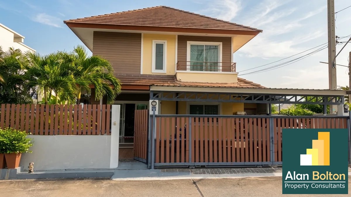 4 Bedroom House For Sale In East Pattaya photo 12