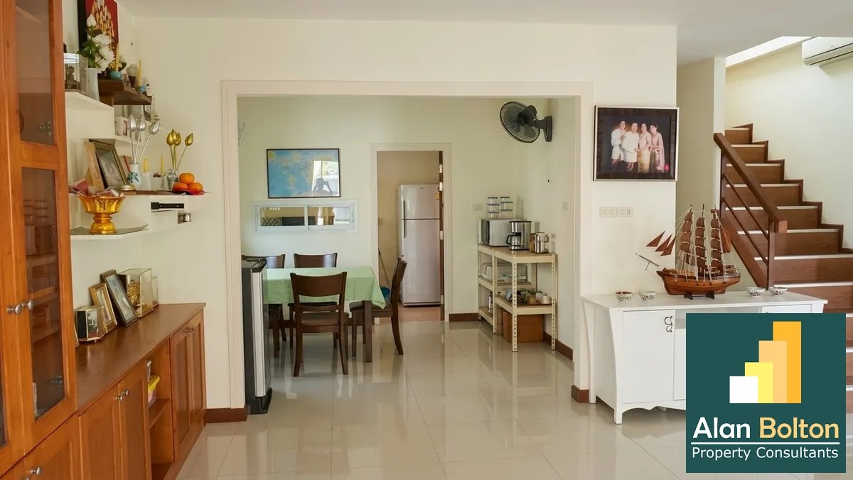 4 Bedroom House For Sale In East Pattaya photo 9
