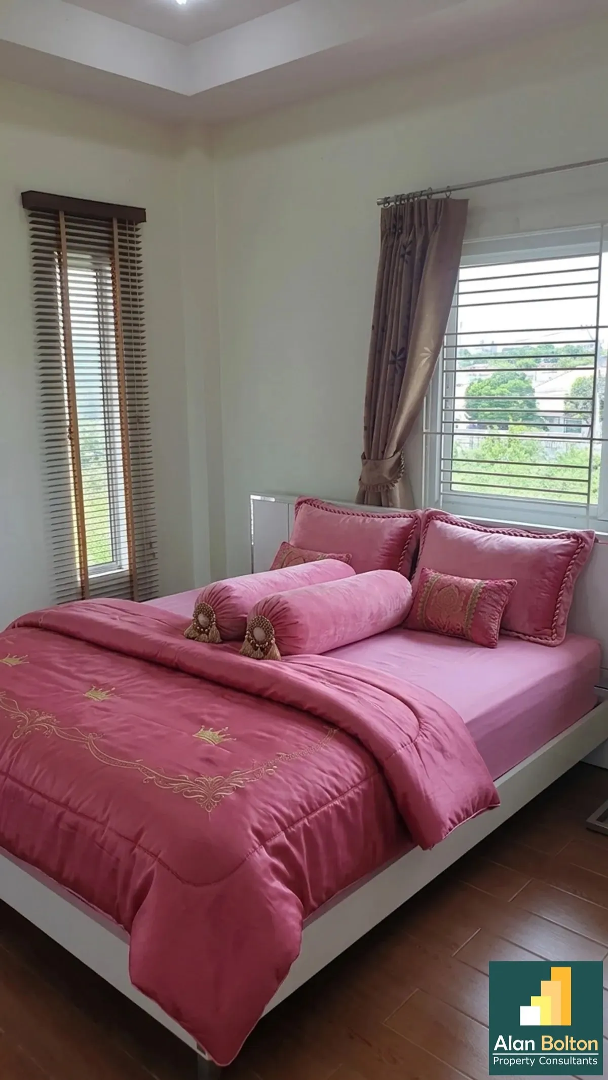 4 Bedroom House For Sale In East Pattaya photo 3