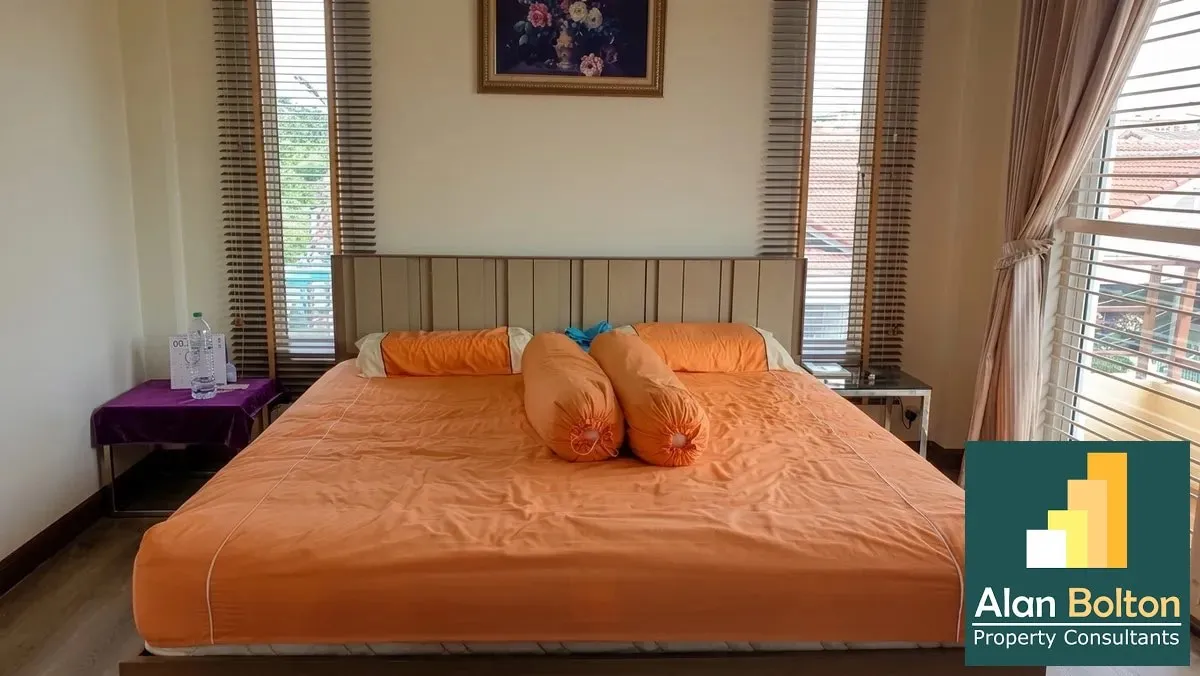 4 Bedroom House For Sale In East Pattaya photo 5