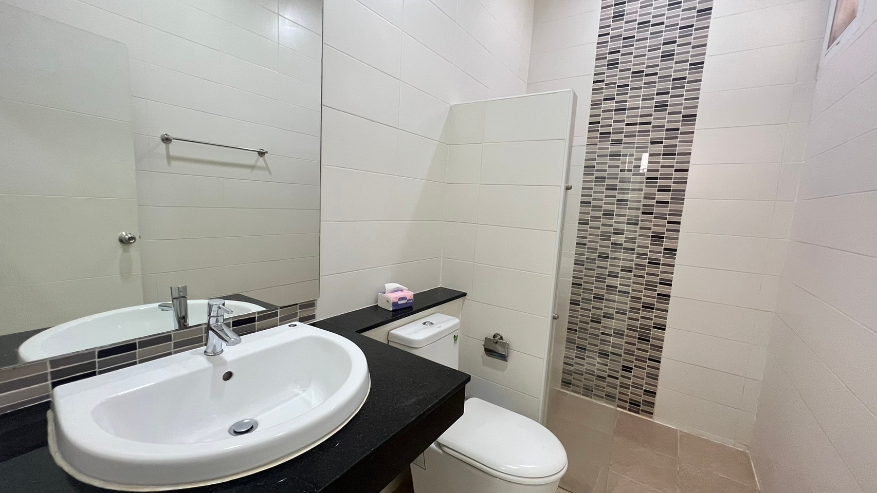 Newly renovated 2 Bedrooms 2 Bathrooms in Mapprachan photo 34