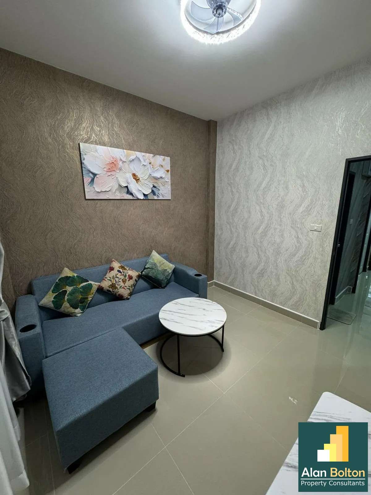 Like New 2 Bed 1 Bath Townhouse In North Pattaya photo 5