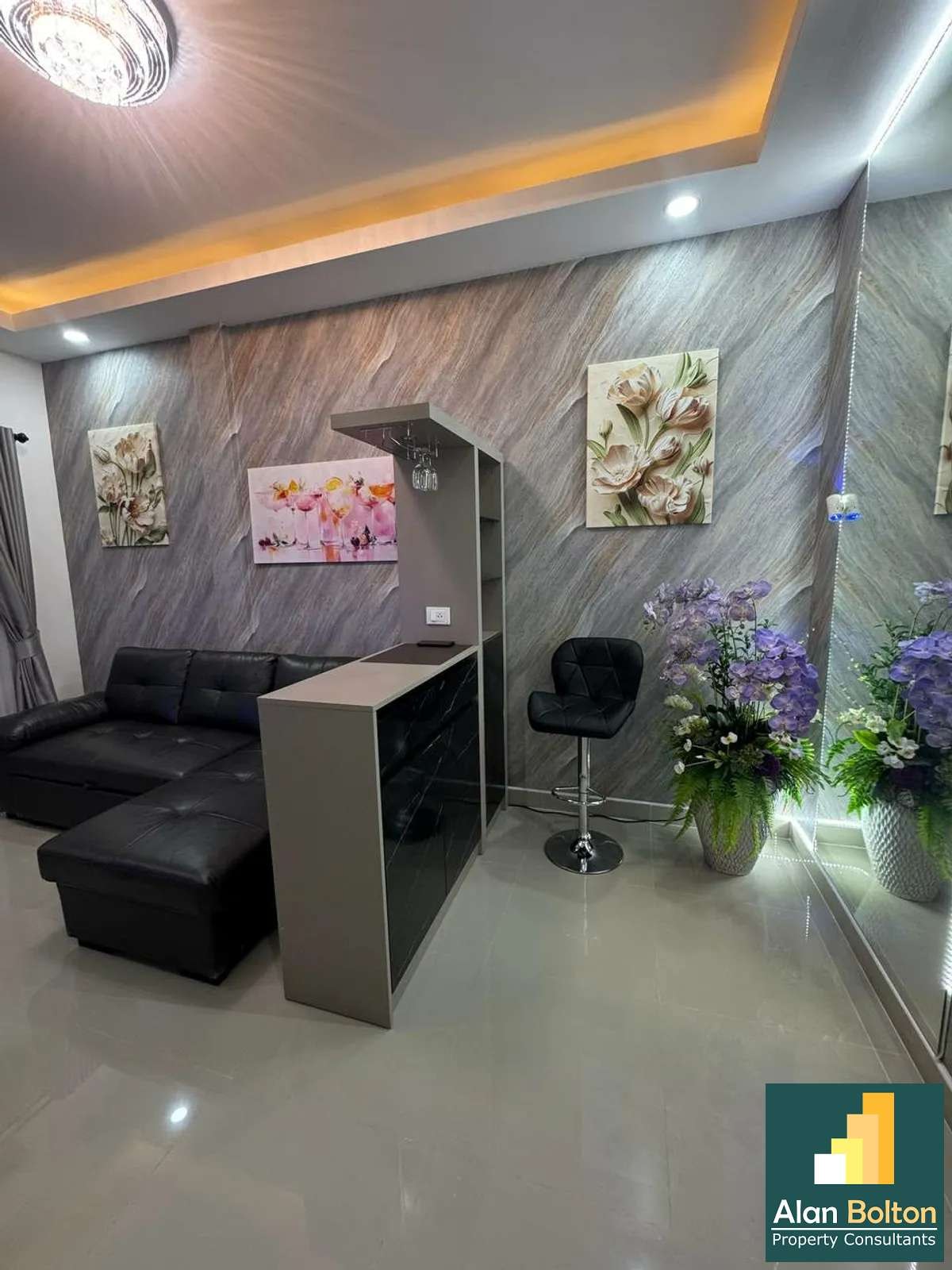 Like New 2 Bed 1 Bath Townhouse In North Pattaya photo 12