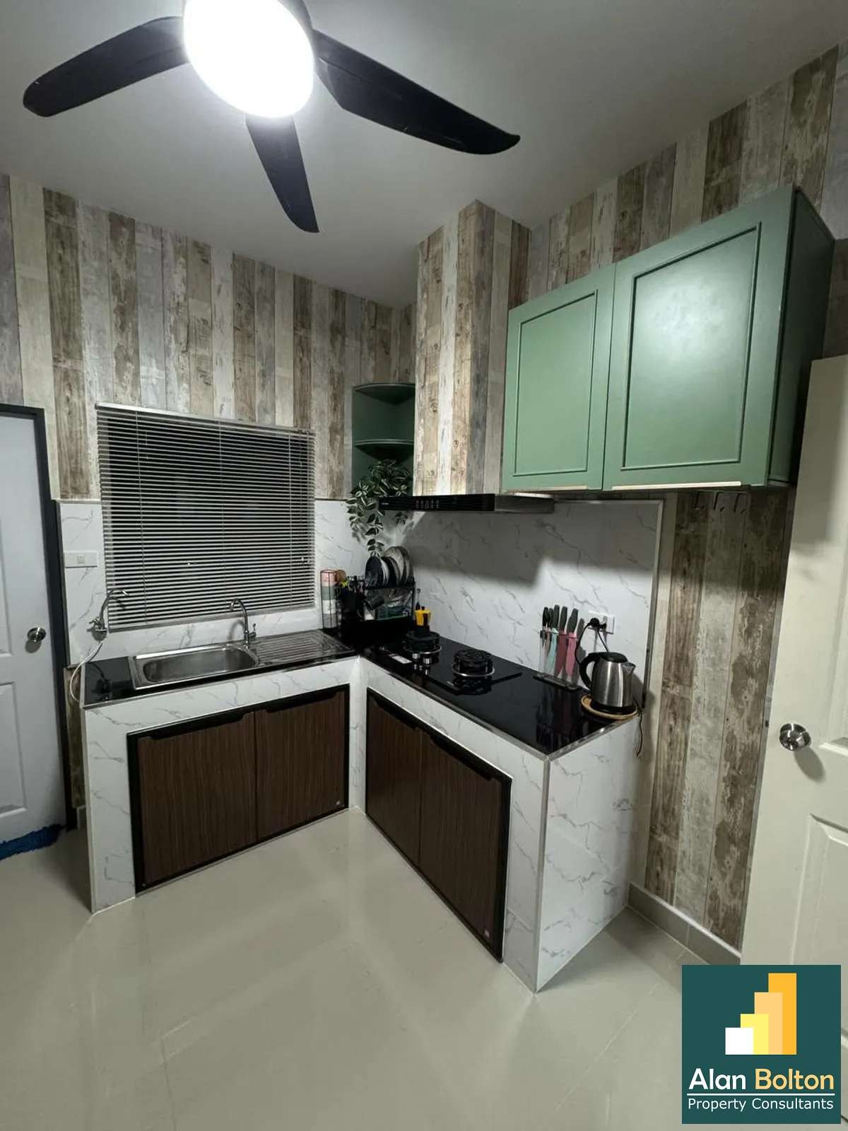 Like New 2 Bed 1 Bath Townhouse In North Pattaya photo 17