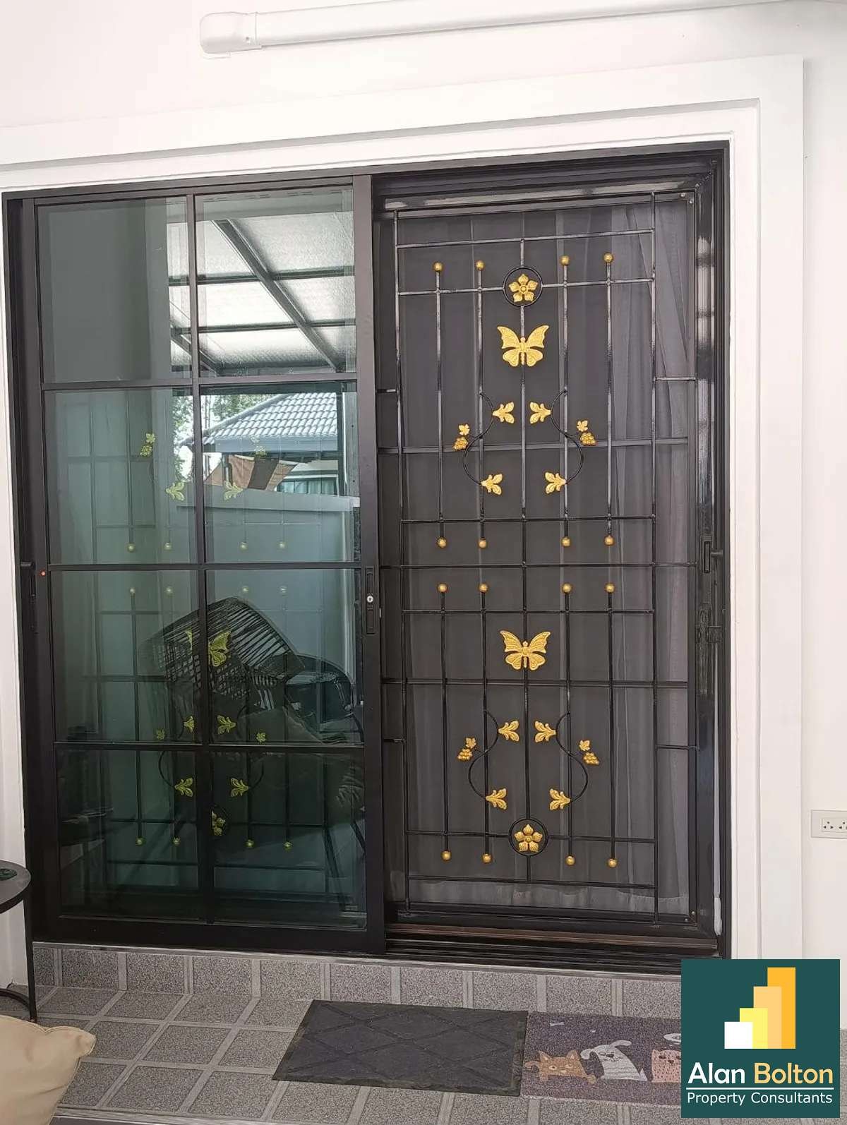 Like New 2 Bed 1 Bath Townhouse In North Pattaya photo 6