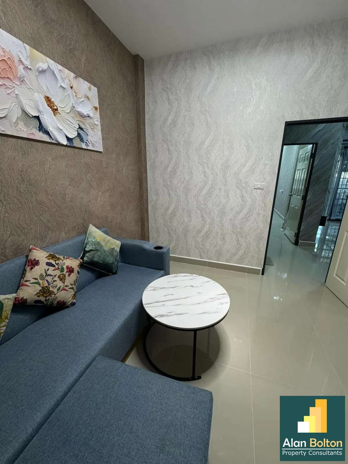 Like New 2 Bed 1 Bath Townhouse In North Pattaya photo 4